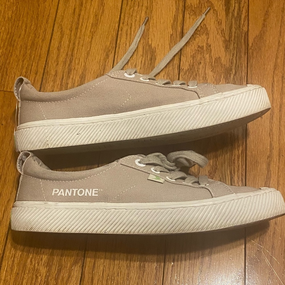 Cariuma x Pantone Gray‎ White Lace Up Casual Unisex Sneakers Womens 8.5 Mens 7